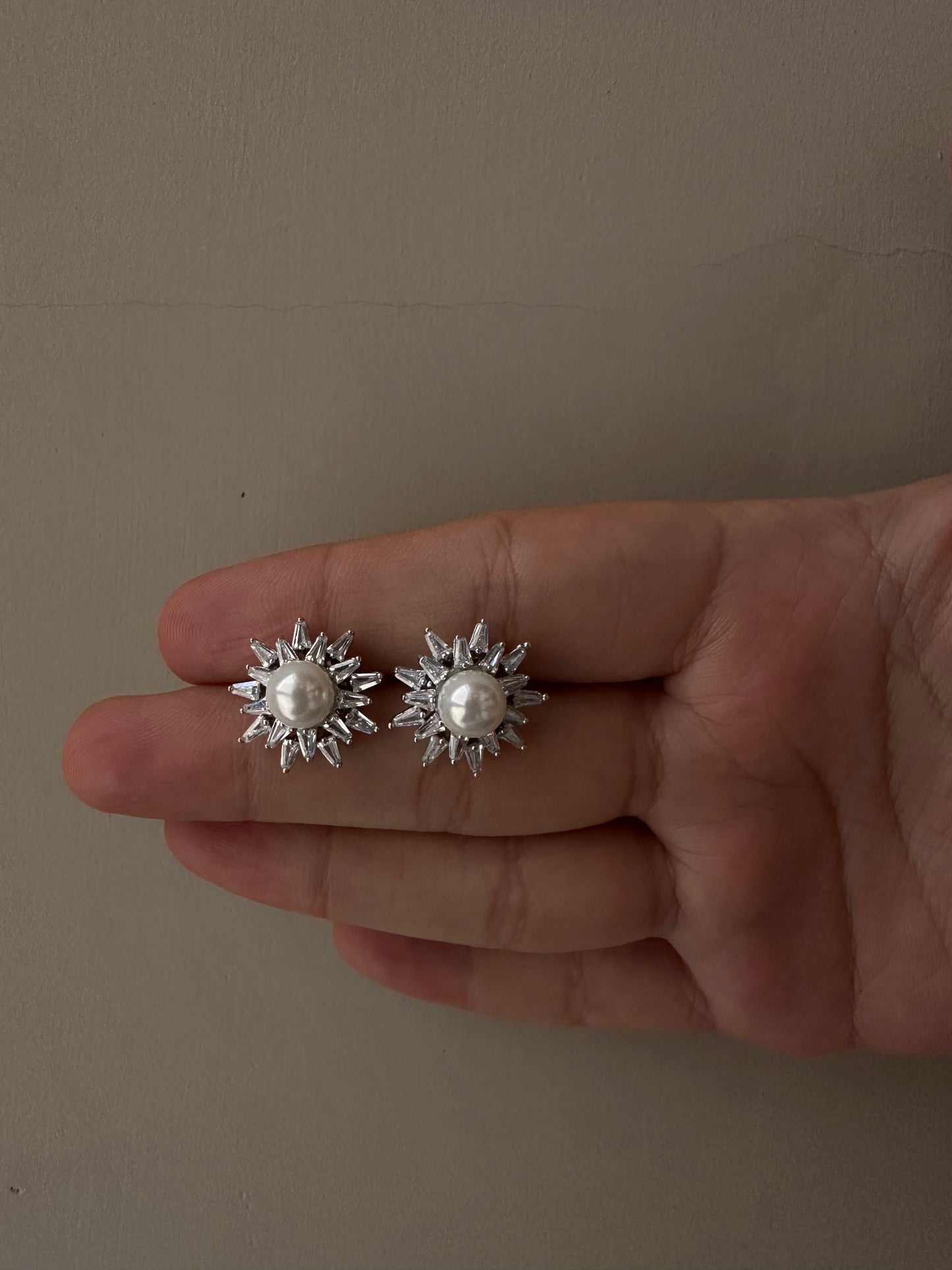 Flower Pearl Earrings