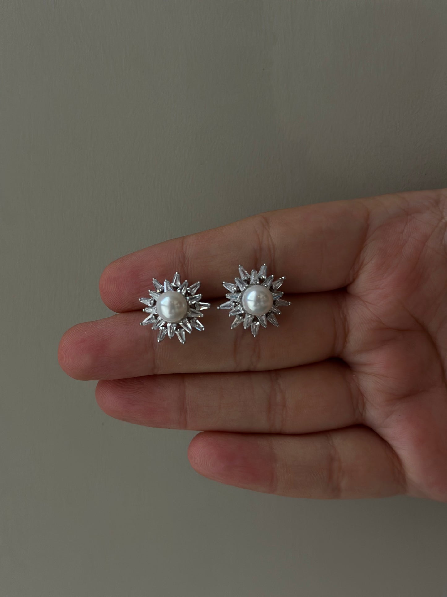 Flower Pearl Earrings